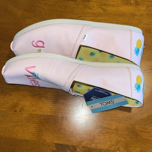 Toms Light Pink w/pineapple “Good Vibes” Slip-on shoes Loafers Beach New… - Picture 5 of 8